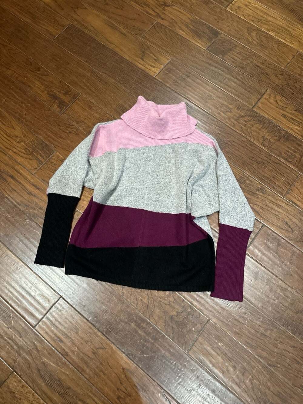 H Halston Colorblock Turtleneck Sweater,‎ Size Small